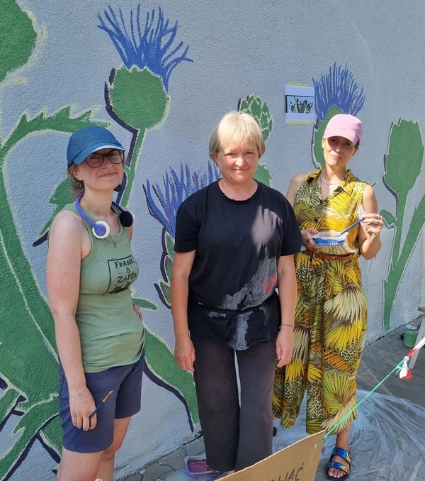 Diana Bejker, Lucyna Nowakowska, Joanna Wendorff - "sprawczynie" karczochowego muralu 